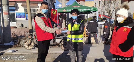 小小口罩暖人心 雪中送炭防疫情 —“重山?娜公益”慈善基金為環(huán)衛(wèi)工人捐贈口罩