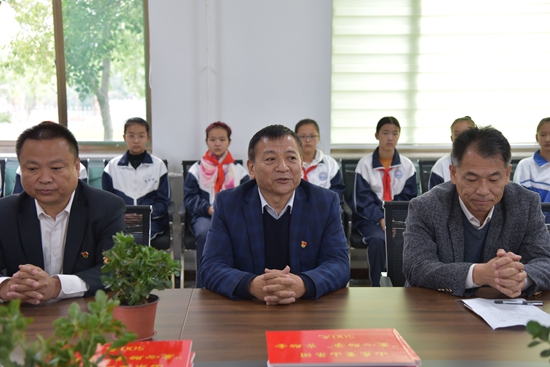 重山集團(tuán)參加羅村中心校“愛心助學(xué)”資助金發(fā)放儀式25