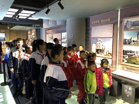 重山集團(tuán)參加羅村中心校“愛心助學(xué)”資助金發(fā)放儀式25