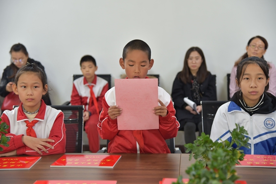 重山集團(tuán)參加羅村中心校“愛心助學(xué)”資助金發(fā)放儀式25